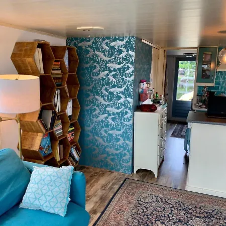 Cosy Houseboat Westeinder *