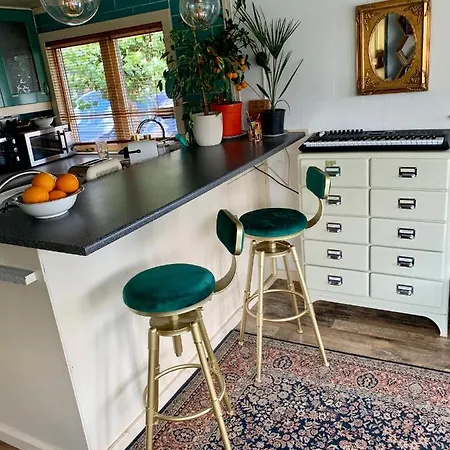 Cosy Houseboat Westeinder * Aalsmeer