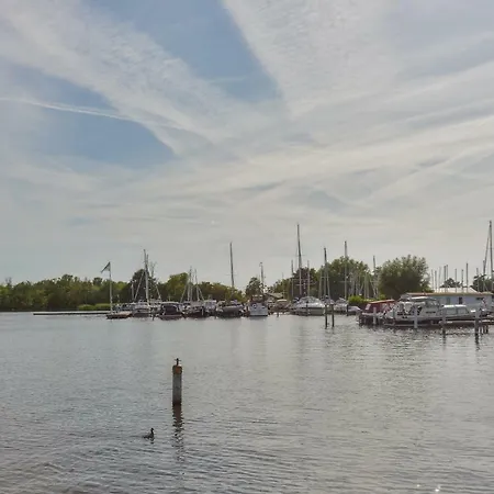 Cosy Houseboat Westeinder